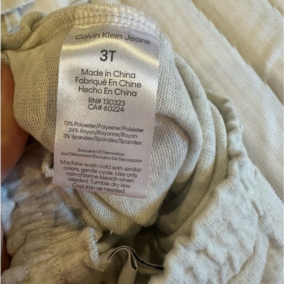 Calvin Klein Toddler Girl Two Piece Outfit Set Size 3T Like New - Picture 4 of 8